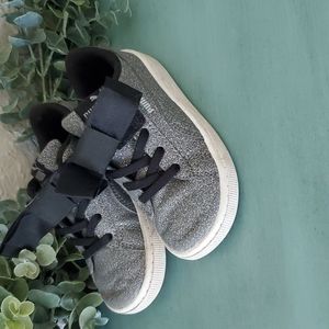 Toddler 9C puma tennis shoes